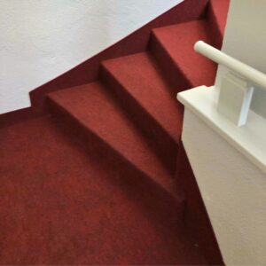 Treppe mit Nadelvlies