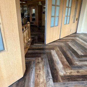 Vinylboden in Fischgrad