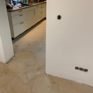 Unterbodenvorbereitung für neuen Bodenbelag